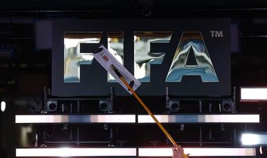 FIFA under a blow. Players are preparing a billional claim because of transfer rules