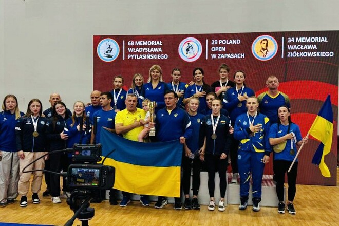 Жіноча боротьба. Українки вибороли 12 медалей на змаганнях у Варшаві