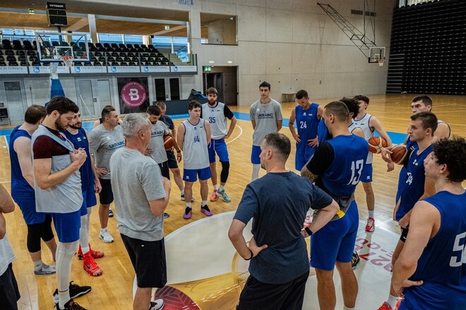 Збірна України прибула до Швейцарії на перший матч пре-кваліфікації ЧС