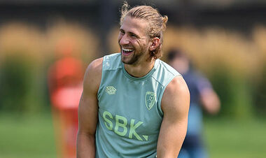 Забарний провів перемовини з ПСЖ щодо Сафонова. Відомий результат