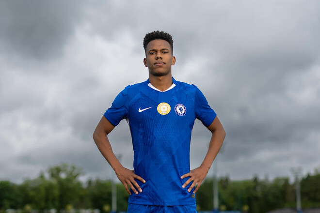 ОФІЦІЙНО. Челсі оголосив про підписання 18-річного суперталанта
