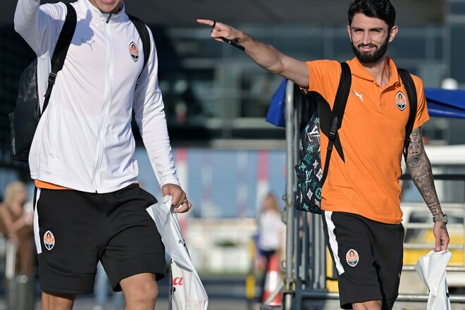 ФОТО. Шахтар прибув до Греції, де зіграє з Панатінаїкосом