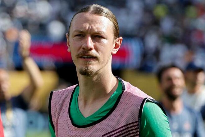 На болотах розповіли, що чекає на Сафонова після трансферу Забарного