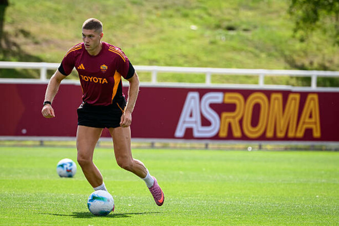 Сыграет ли Довбик? Назван стартовый состав Ромы на матч с Астон Виллой