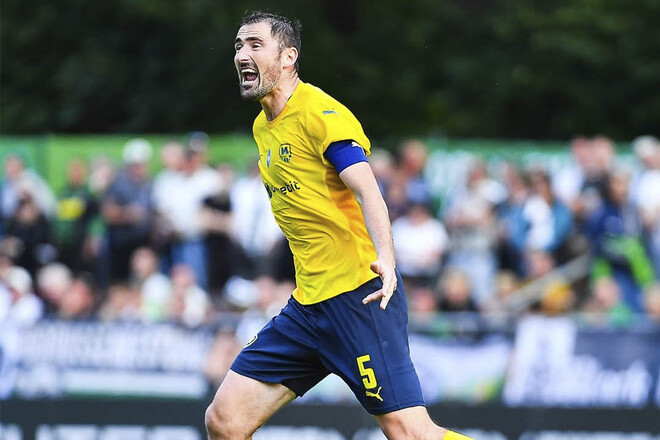 ФОТО. Как футболист сборной Украины снимает напряжение после матчей