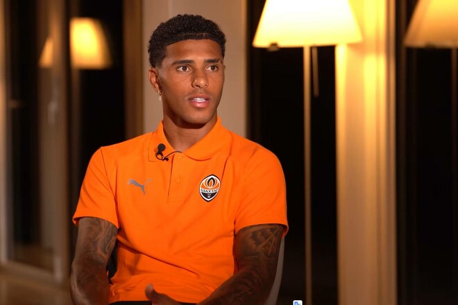 ВИДЕО. Винисиус Тобиас рассказал о футбольной карьере и жизни вне поля