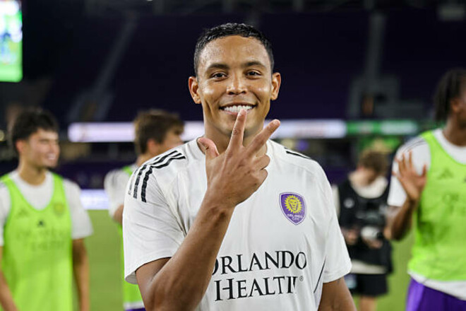 Неудержимый Суарес, кто оформил хет-трик за 11 минут? Результаты Кубка лиг