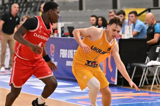 Сборная Украины U-16 по баскетболу одержала победу в первой игре ЧЕ