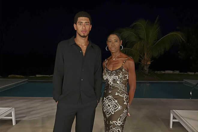 ФОТО. Как Беллингем провел свой отпуск на Ямайке. С мамой, и без девушки