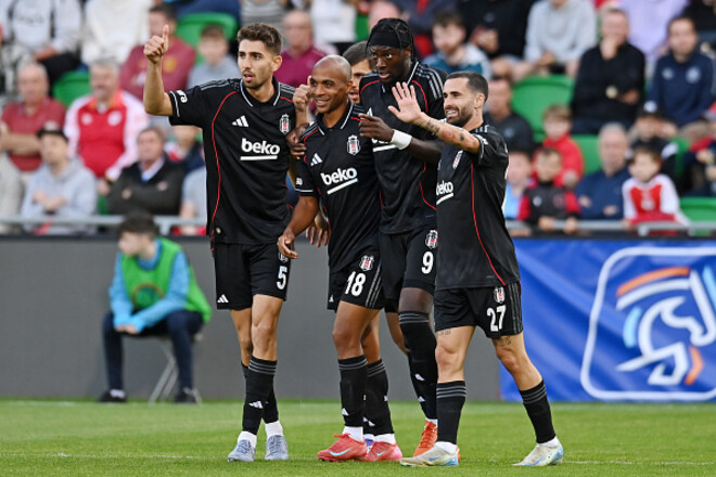 Хет-трик Абрахама за тайм. Бешикташ реабилитировался за фиаско от Шахтера