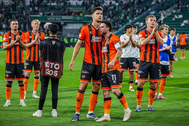 Украинский голкипер совершил пять сейвов в матче ЛК, но пропустил два гола