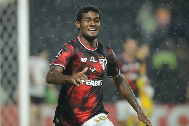 Шахтер ведет переговоры по трансферу нападающего. Предложение сделано