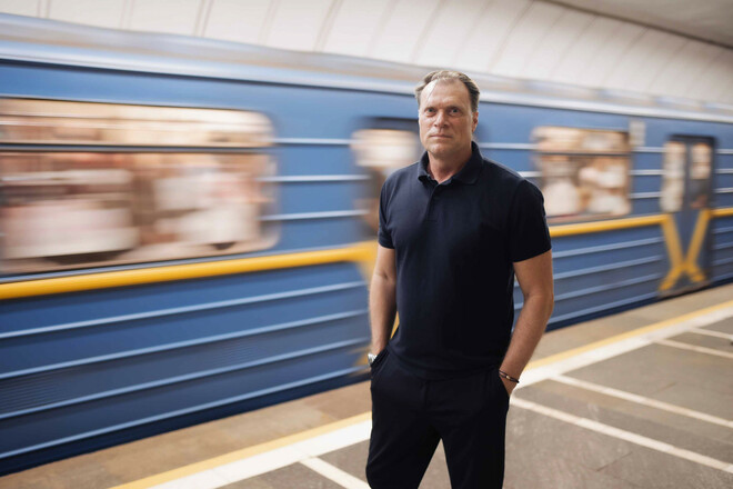 ВИДЕО. Футболисты Кривбасса поздравляют ван Леувена с днем рождения