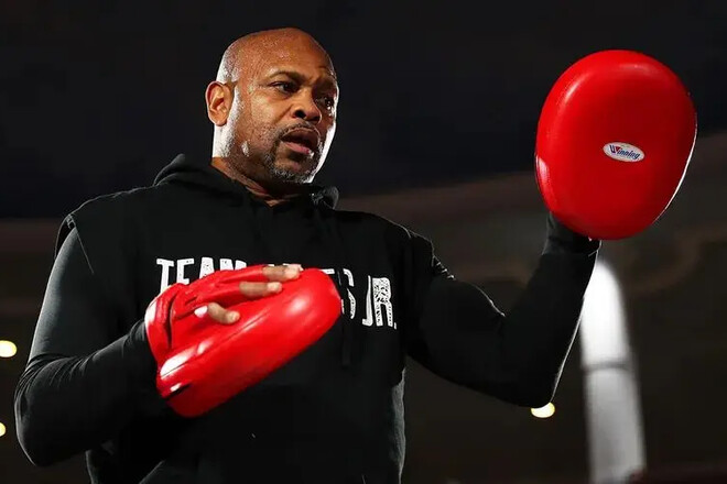 Roy Jones called a single boxer who surpassed him and Usika