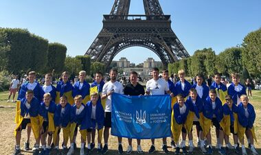 ФОТО. Юные футболисты из Днепра, победители Кубка регионов, посетили Париж