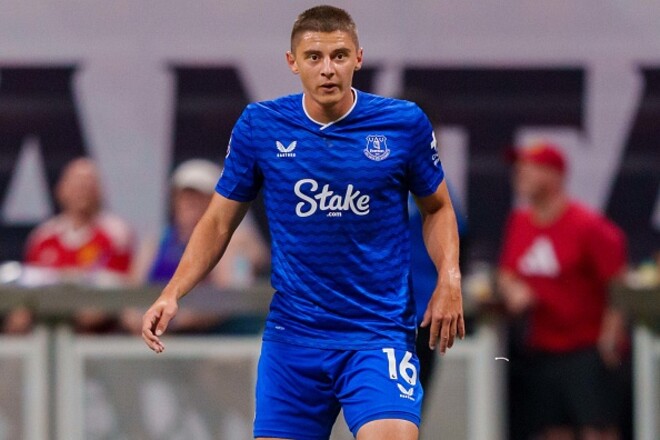 ВІДЕО. Гравець збірної України отримав травму в матчі Евертон – Рома