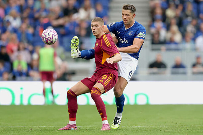 Рома победила Эвертон. Дерби украинцев закончилось ужасной травмой