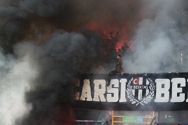 УЕФА наказал Бешикташ за нарушения на матче против Шахтера
