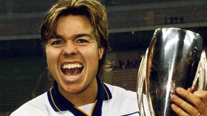 ФОТО. Легендарний футболіст почав продавати пилососи