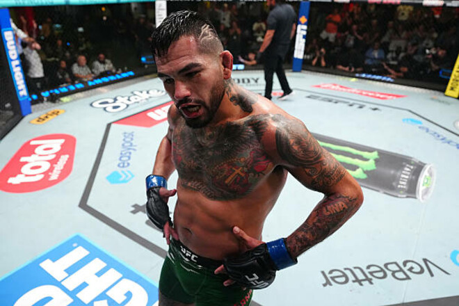 Долидзе уступил болевым приемом Эрнандесу в главном поединке UFC