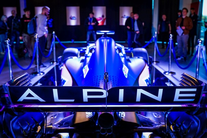 Сделка на $1,2 млрд. Рено ответила на предложение о продаже команды Ф1