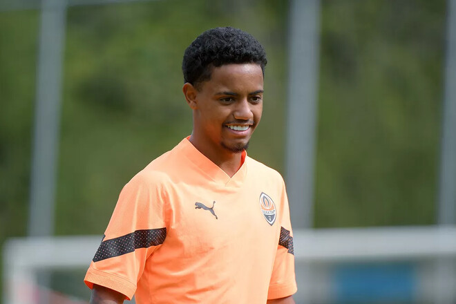 ВИДЕО. Невертон открыл счет. Шахтер забил быстрый гол Карпатам