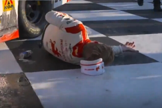 ВИДЕО. Празднование чуть не закончилось трагедией. Пилота госпитализировали