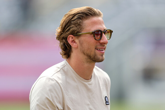 Все уже решено. Забарный прилетел в Париж для подписания контракта с ПСЖ