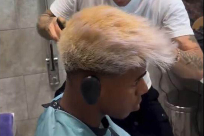 ФОТО. Лидер Барселоны сменил имидж перед началом сезона