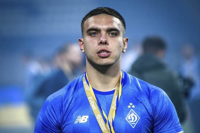 ФОТО. Нападающий Динамо заинтриговал снимком с загадочной красавицей