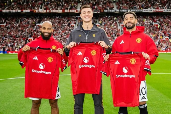 ФОТО. Манчестер Юнайтед представив трьох новачків на Олд Траффорд