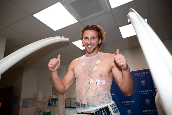 ФОТО. К тренировкам готов. Забарный прошел медосмотр в ПСЖ