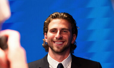 По понятной причине: Забарный подписался на всех игроков ПСЖ, кроме одного