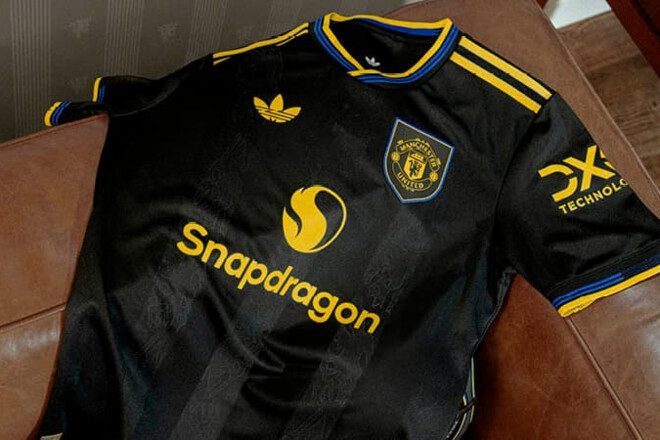 ФОТО. Ман Юнайтед представил третий комплект формы на следующий сезон