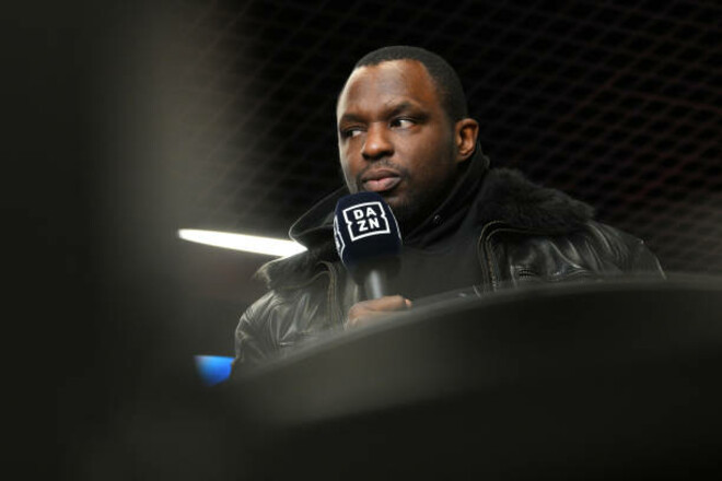 Photo. The British Sador surprised the fans in a physical form before the battle