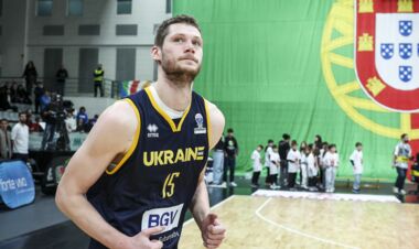 Тренер сборной Украины по баскетболу вызвал бигмена Новицкого