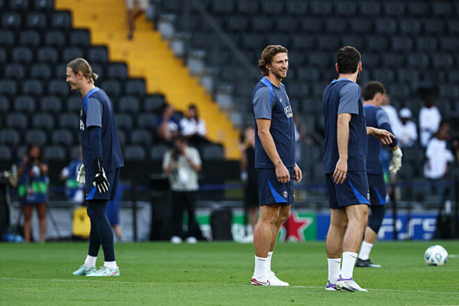 Відомо, як оточення Сафонова відреагувало на трансфер Забарного в ПСЖ