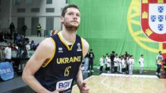Тренер сборной Украины по баскетболу вызвал бигмена Новицкого
