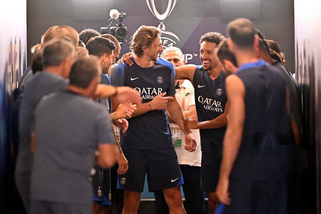 ВИДЕО. Как ПСЖ встретил Забарного. Где был тогда Сафонов?