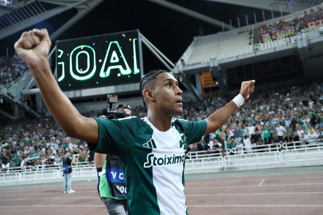 Хвіст крутить собакою. За спиною Тете стоїть агент зі спірною репутацією