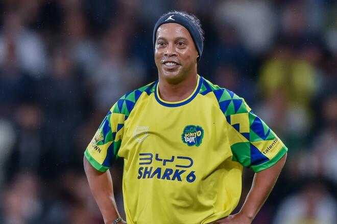 РОНАЛДИНЬО: «Кто вообще научил этого футболиста так делать?»