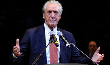 Лейкерс планирует открыть статую легендарному игроку и тренеру