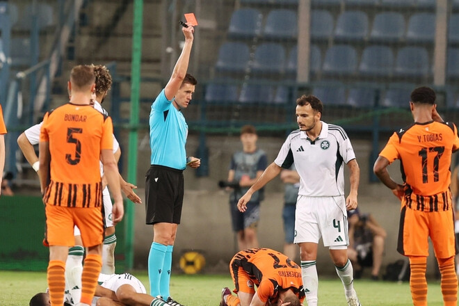 ВИДЕО. Спорное удаление. За что Очеретько получил красную карточку?