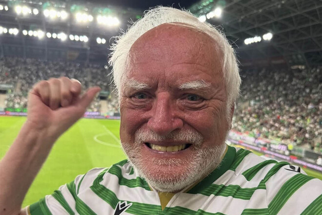 ФОТО. Популярный мем-персонаж посетил матч Лиги чемпионов. Стал талисманом