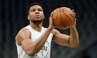 Адетокумбо отримав дозвіл від Мілуокі, аби грати за збірну