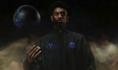 ВИДЕО. Футболист Барселоны построил школу и профинансировал колодец