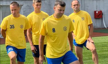 Металург та Поділля відкривають ігровий день у Першій лізі. Стартові склади