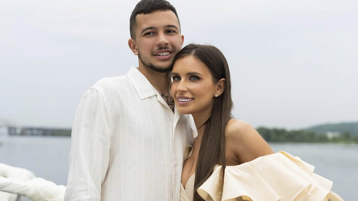 ФОТО. Дівчина футболіста Динамо спокушає вражаючим декольте