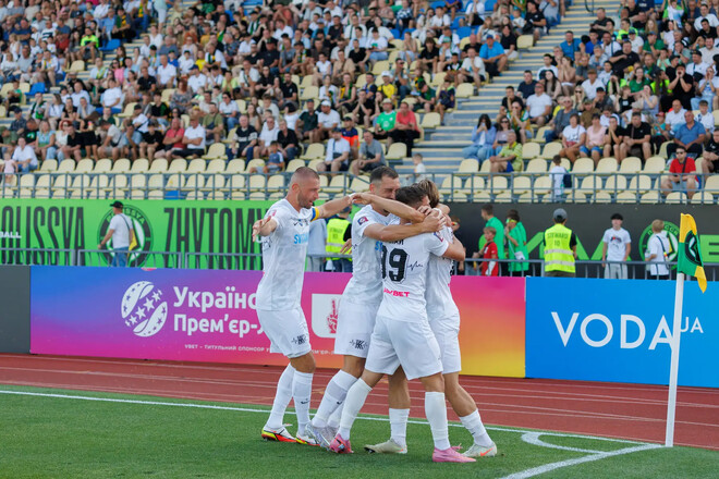 Матч Колоса и Карпат прерван из-за воздушной тревоги