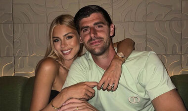 ФОТО. Дружина Тібо Куртуа роздяглася та показала відверті кадри